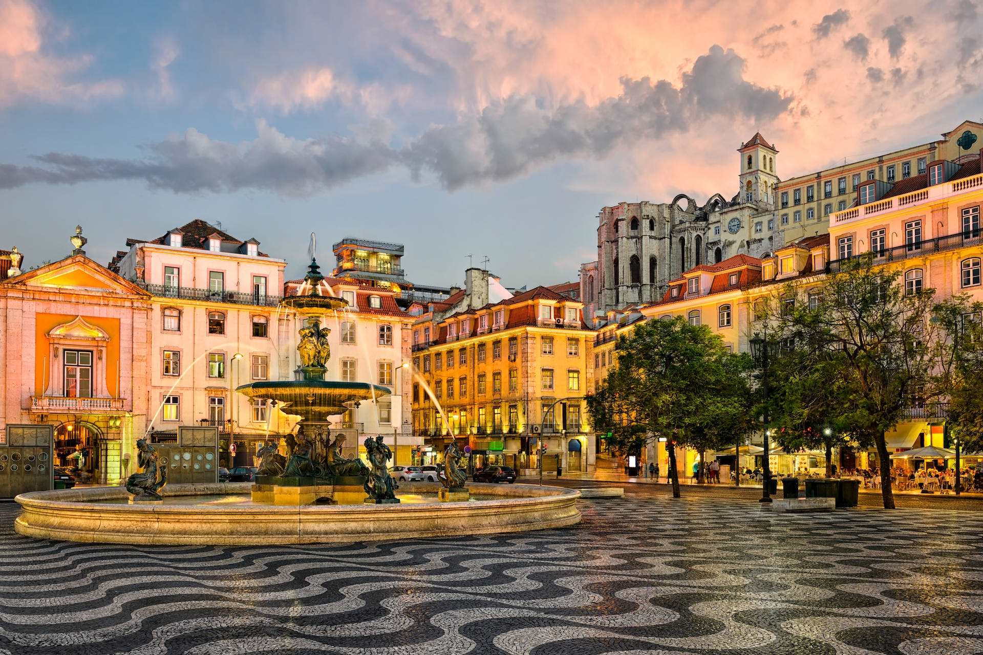 Lisbon - A walk through panoramic views and historic landmarks